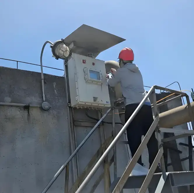 工厂废气排放检测现场工作照片