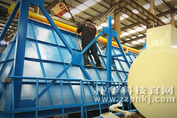 山西化肥厂客户采购的分室布袋除尘器设备生产忙